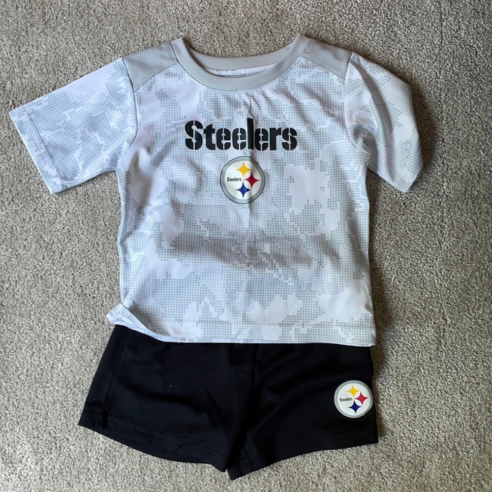 Pittsburgh Steelers tee & shorts